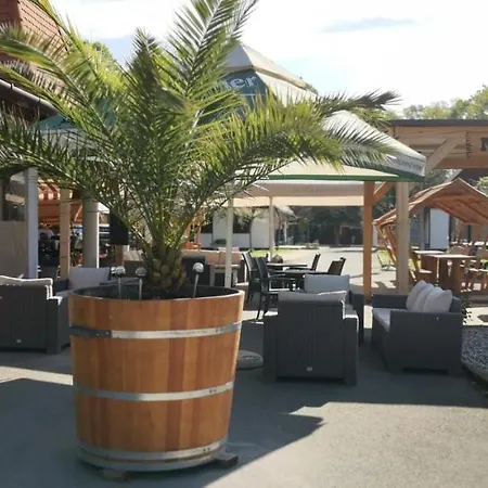 Alojamento de Acomodação e Pequeno-almoço No Stress Panzió-pizzéria-sporttábor 3*